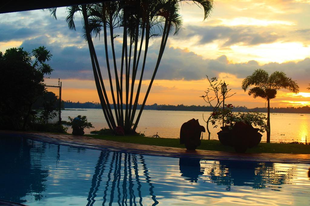 Blue Water Villa Пилияндала Екстериор снимка