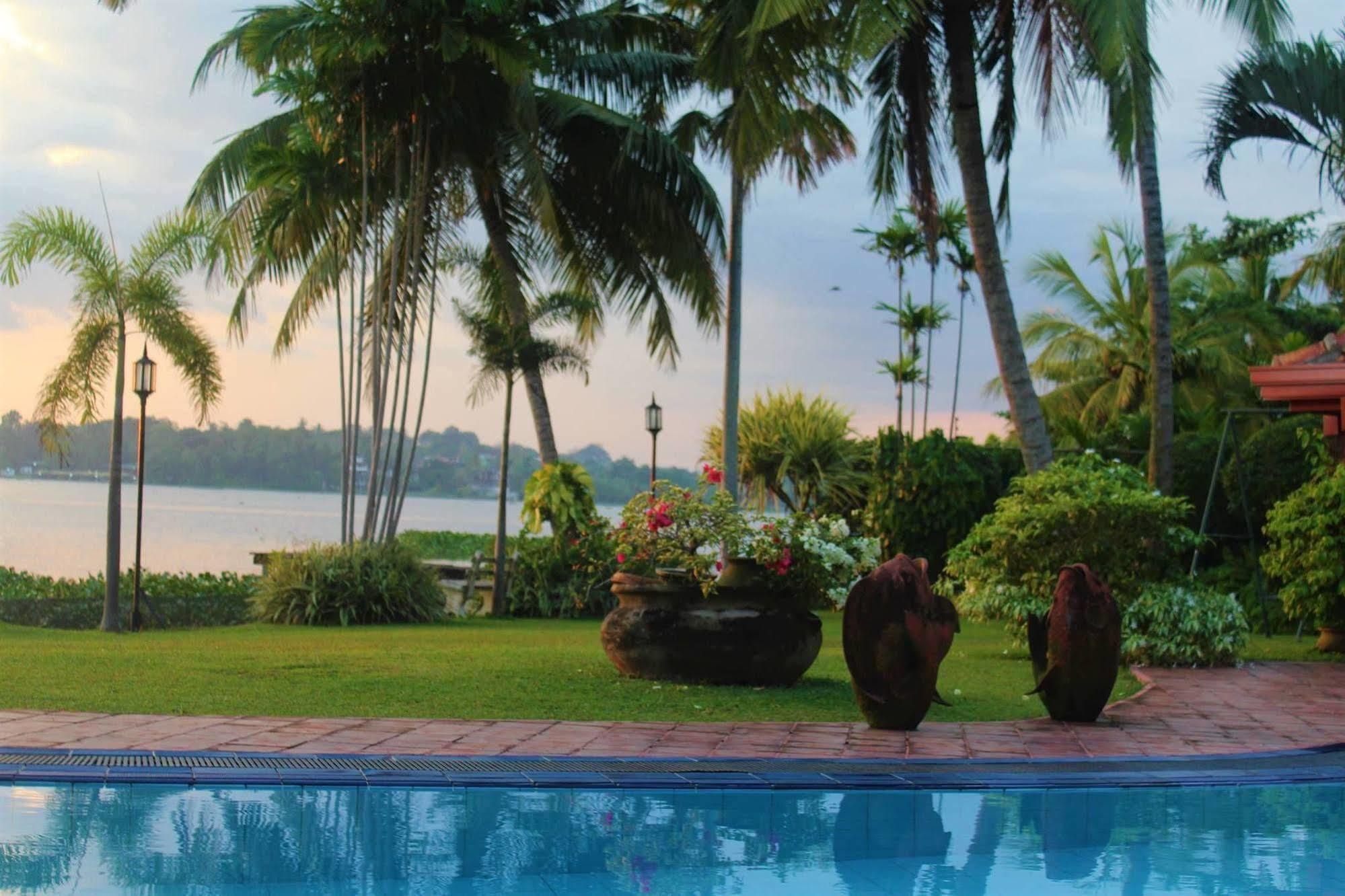 Blue Water Villa Пилияндала Екстериор снимка