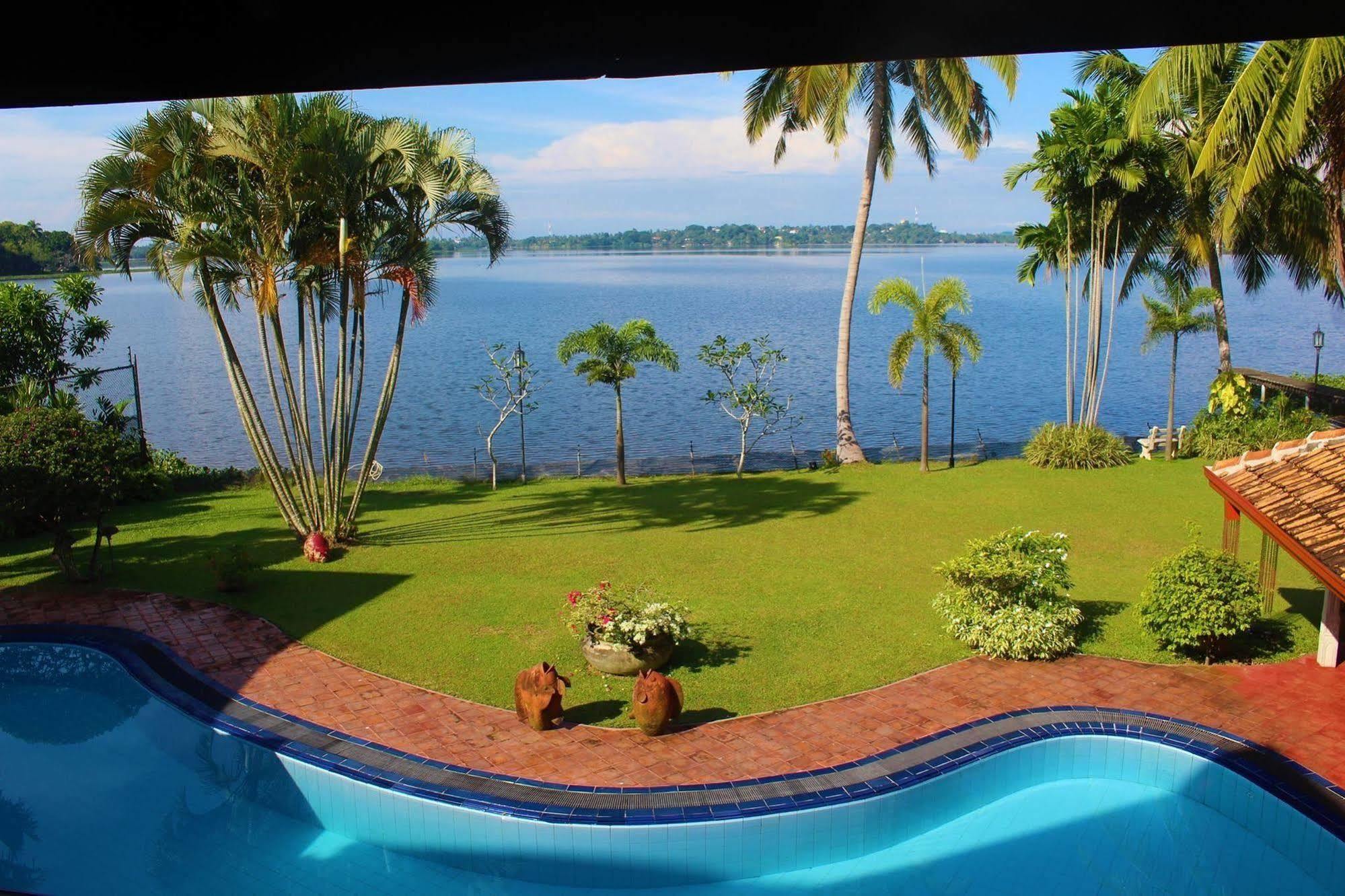 Blue Water Villa Пилияндала Екстериор снимка
