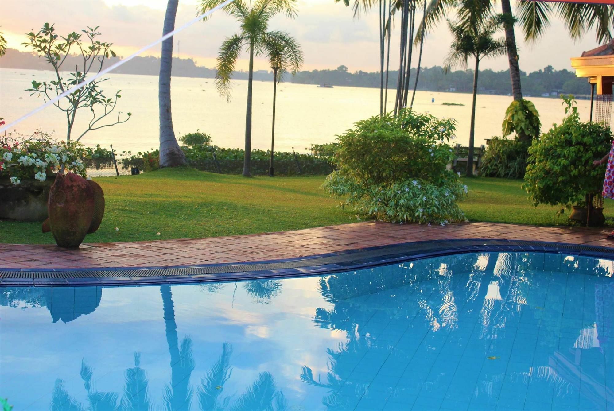 Blue Water Villa Пилияндала Екстериор снимка